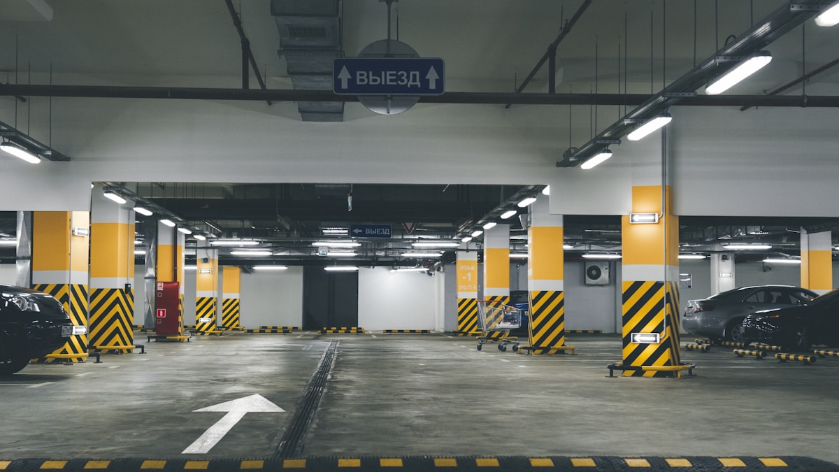 Investire in Box Auto a Roma: Rendimenti e Zone Migliori 2026